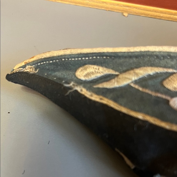 Antique Embroidered Blue and Cream Lotus Shoes - extremely rare - Picture 8 of 14